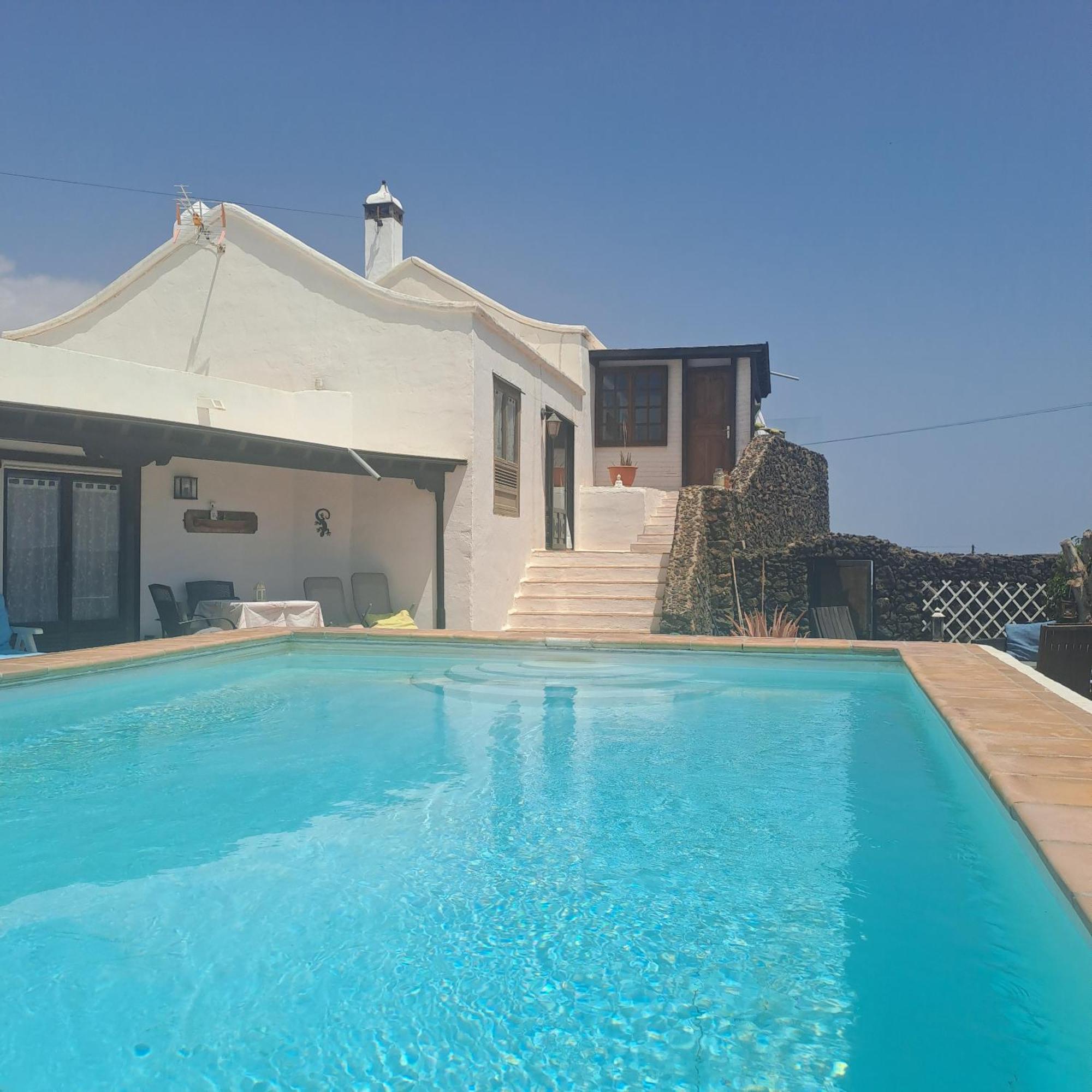 Tipica Lanzarote House Only Adults Bed & Breakfast ติอาส ภายนอก รูปภาพ
